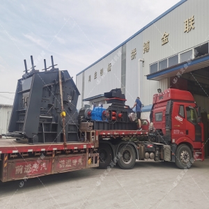 1210反擊破，1000型液壓對輥制砂機發往四川