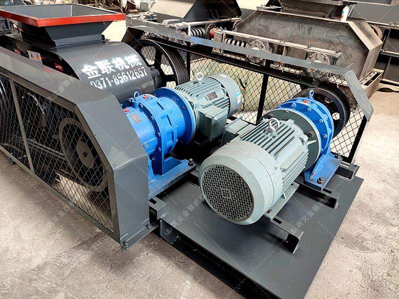 小型對輥破碎機發往福建破碎石英砂