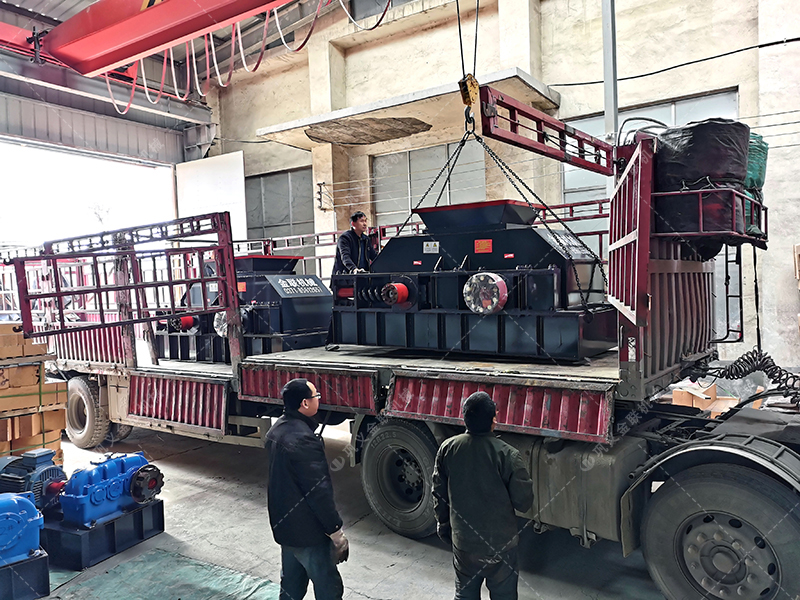 86中型對輥破碎機發往四川破碎瓜子石